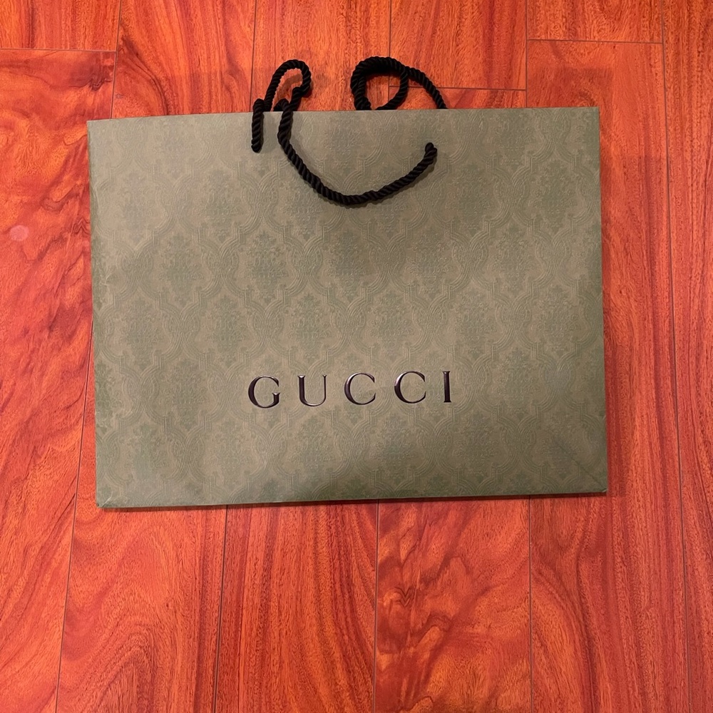 Authentic Gucci Shopping Bag (2021 Edition)